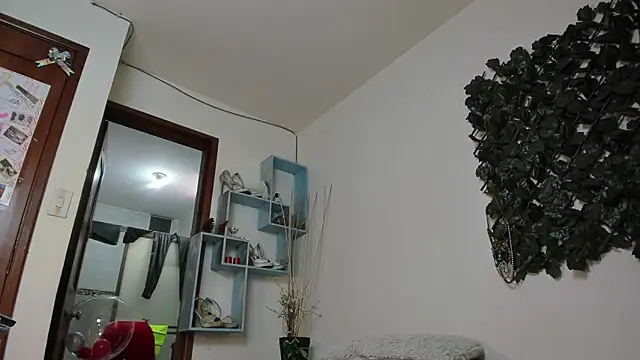 DestinyHills online show from April 1, 2026, 2:47 pm