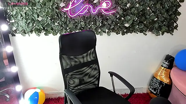 Snapshot of DestinyHills chatting on July 6, 2026, 12:02 pm DestinyHills online show from July 6, 2026, 12:02 pm