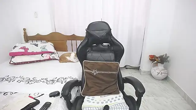 Snapshot of yeslluisa chatting on February 19, 2026, 6:48 pm yeslluisa online show from February 19, 2026, 6:48 pm