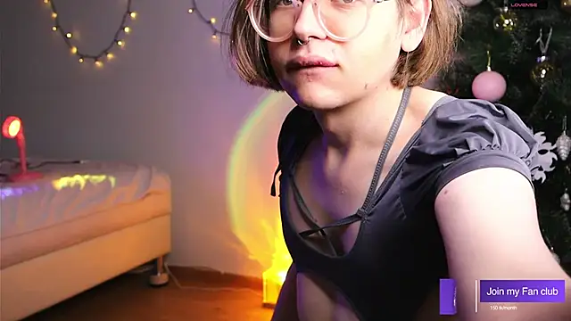 Snapshot of aesthetic_boyy chatting on December 11, 2024, 6:04 am aesthetic boyy online show from December 11, 2024, 6:04 am