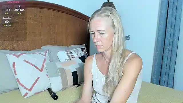 Snapshot of Christine_35 chatting on February 28, 2026, 11:11 am Christine 35 online show from February 28, 2026, 11:11 am