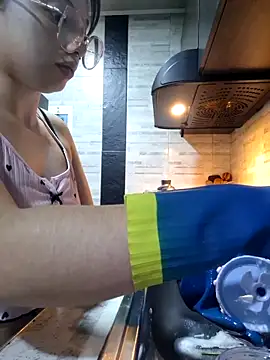 Snapshot of linda-schmidt chatting on October 1, 2025, 12:16 am linda-schmidt online show from October 1, 2025, 12:16 am