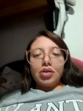 Snapshot of linda-schmidt chatting on October 18, 2025, 2:47 am linda-schmidt online show from October 18, 2025, 2:47 am