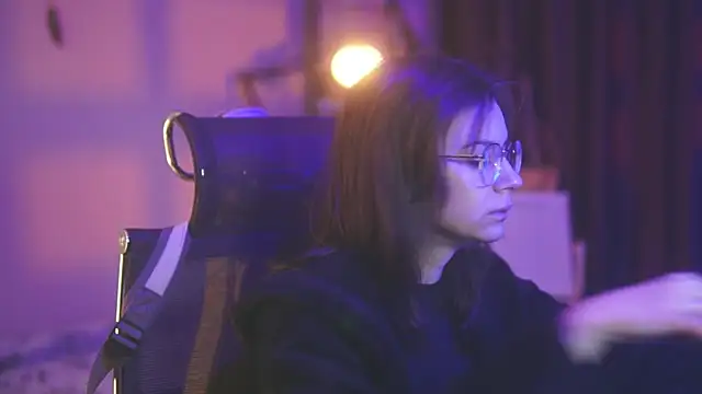 alyssa sweet online show from December 16, 2025, 6:07 am