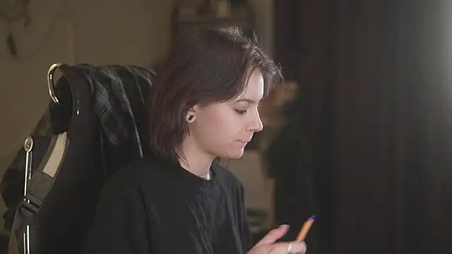 alyssa sweet online show from April 7, 2026, 4:46 am