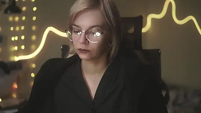 alyssa sweet online show from May 18, 2026, 5:02 am