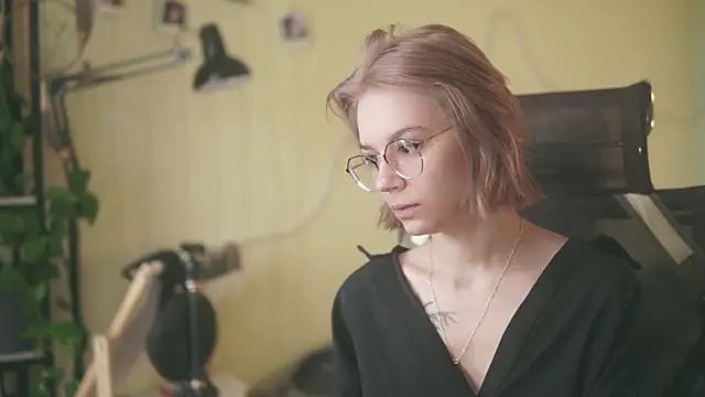 alyssa sweet online show from June 2, 2026, 4:47 am