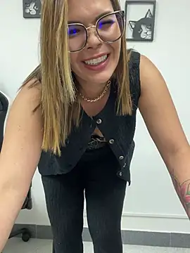 Snapshot of KellyBrooklyn_ chatting on March 21, 2025, 3:24 pm KellyBrooklyn online show from March 21, 2025, 3:24 pm