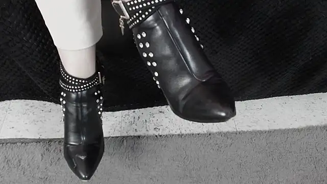  Jade 16 online show from October 27, 2025, 11:47 am