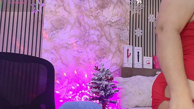 JuliRamirez online show from December 15, 2025, 11:25 am