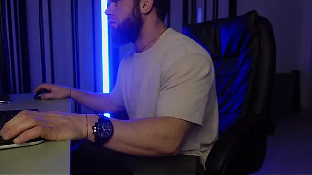 Snapshot of Tommy_Burnz chatting on January 10, 2025, 2:46 am Tommy Burnz online show from January 10, 2025, 2:46 am