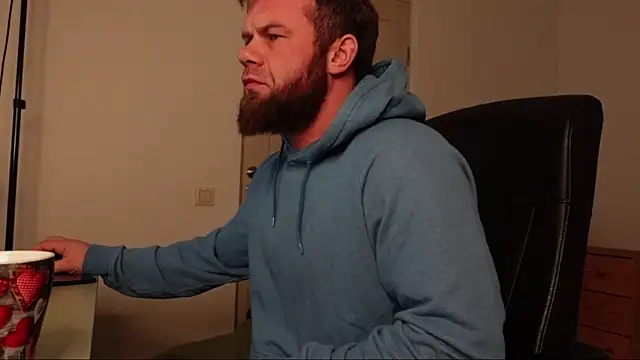 Snapshot of Tommy_Burnz chatting on January 12, 2025, 2:35 am Tommy Burnz online show from January 12, 2025, 2:35 am