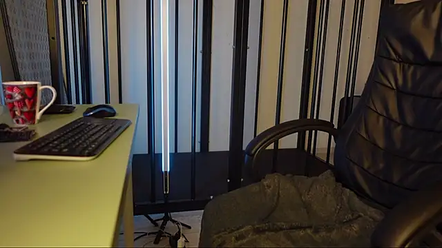 Snapshot of Tommy_Burnz chatting on January 19, 2025, 5:48 am Tommy Burnz online show from January 19, 2025, 5:48 am