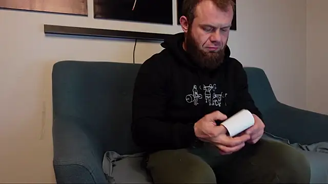 Snapshot of Tommy_Burnz chatting on February 10, 2025, 2:52 am Tommy Burnz online show from February 10, 2025, 2:52 am