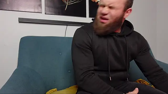 Snapshot of Tommy_Burnz chatting on February 14, 2025, 3:22 am Tommy Burnz online show from February 14, 2025, 3:22 am