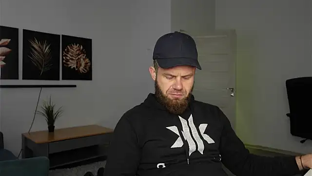 Snapshot of Tommy_Burnz chatting on December 1, 2025, 11:04 am Tommy Burnz online show from December 1, 2025, 11:04 am