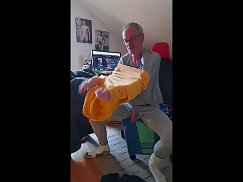 Snapshot of BerndisCam chatting on January 14, 2026, 1:28 pm BerndisCam online show from January 14, 2026, 1:28 pm