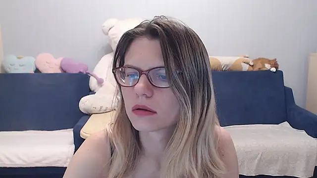 night is dark online show from November 18, 2025, 6:34 pm