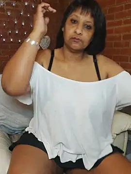 Snapshot of Lilybanx chatting on April 6, 2026, 3:57 pm Lilybanx online show from April 6, 2026, 3:57 pm