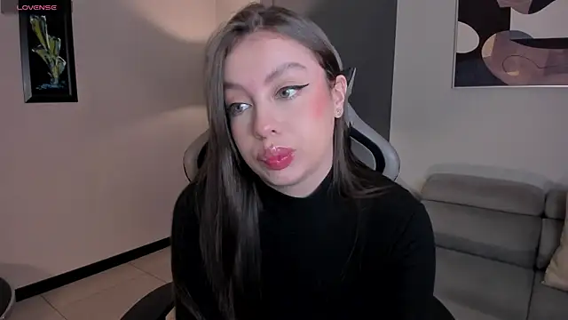 EllaClark online show from September 29, 2025, 6:57 pm