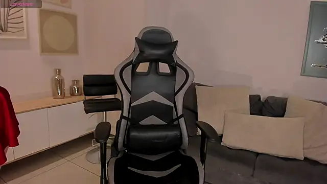 EllaClark online show from October 14, 2025, 5:36 pm