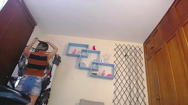 NicoleSantana online show from October 9, 2025, 9:35 pm