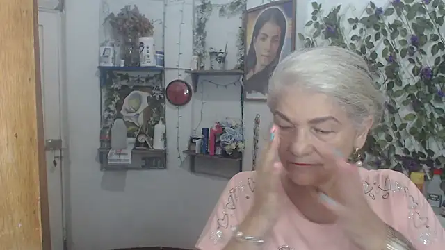 Snapshot of FunnyGrandma chatting on May 6, 2026, 1:57 am FunnyGrandma online show from May 6, 2026, 1:57 am