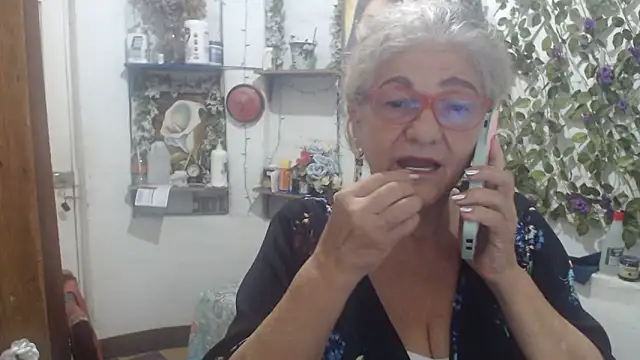 Snapshot of FunnyGrandma chatting on May 25, 2026, 12:16 am FunnyGrandma online show from May 25, 2026, 12:16 am