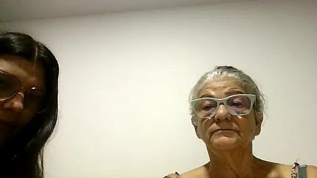 Snapshot of FunnyGrandma chatting on June 14, 2026, 2:24 am FunnyGrandma online show from June 14, 2026, 2:24 am