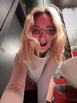 The Snowwhitee online show from February 3, 2025, 10:11 pm