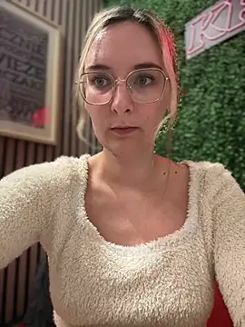 The Snowwhitee online show from February 9, 2025, 6:47 pm