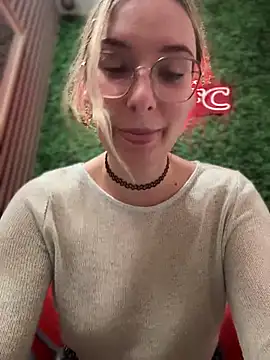 The Snowwhitee online show from February 13, 2025, 10:33 pm