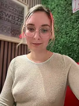 The Snowwhitee online show from March 18, 2025, 10:15 pm