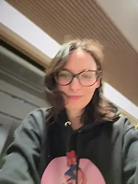 The Snowwhitee online show from March 29, 2026, 6:41 pm