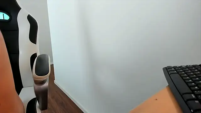 Snapshot of CallMeAngelica chatting on January 6, 2026, 12:53 pm CallMeAngelica online show from January 6, 2026, 12:53 pm