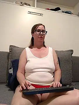 SweetandNaughty1 online show from May 6, 2026, 4:52 am