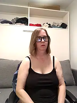 Snapshot of SweetandNaughty1 chatting on June 11, 2026, 4:10 am SweetandNaughty1 online show from June 11, 2026, 4:10 am