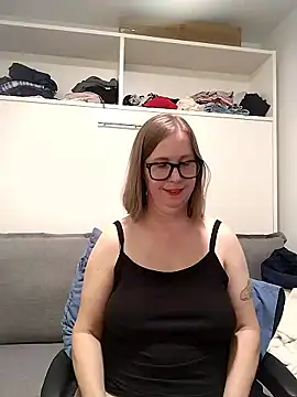 Snapshot of SweetandNaughty1 chatting on June 16, 2026, 4:15 am SweetandNaughty1 online show from June 16, 2026, 4:15 am