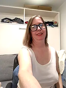 Snapshot of SweetandNaughty1 chatting on July 6, 2026, 4:31 am SweetandNaughty1 online show from July 6, 2026, 4:31 am
