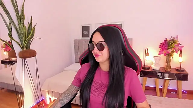 EmmyEvans1 online show from February 22, 2025, 7:36 pm