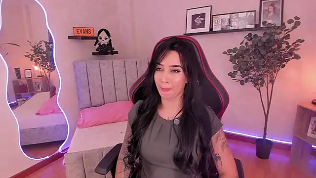 EmmyEvans1 online show from September 10, 2025, 7:36 pm