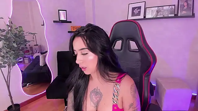 EmmyEvans1 online show from September 15, 2025, 7:47 pm