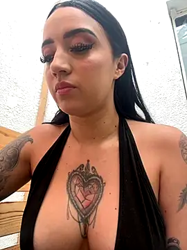 EmmyEvans1 online show from December 4, 2025, 7:33 pm