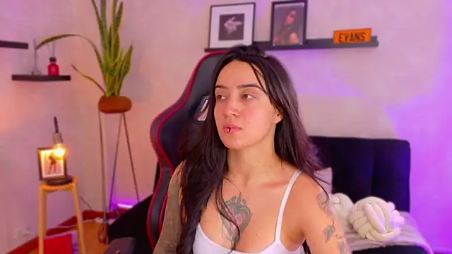 EmmyEvans1 online show from February 21, 2026, 7:37 pm