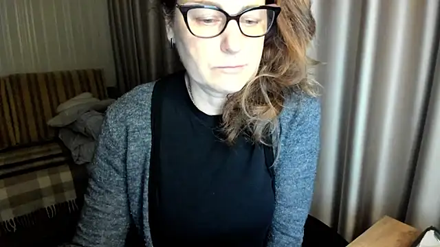 lauraoven online show from February 18, 2026, 5:42 pm