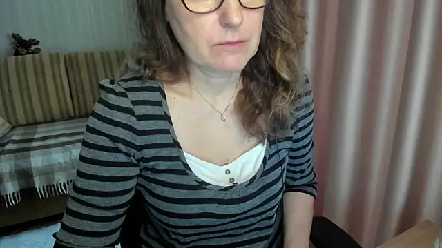 lauraoven online show from March 19, 2026, 7:23 am