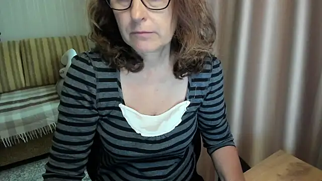 lauraoven online show from June 18, 2026, 10:41 am