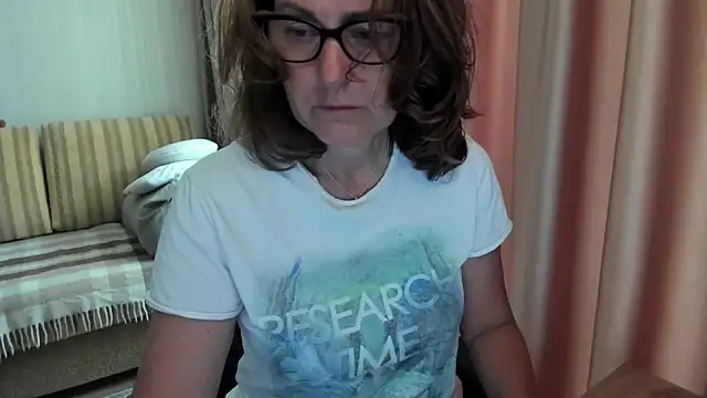 lauraoven online show from July 15, 2026, 6:40 am