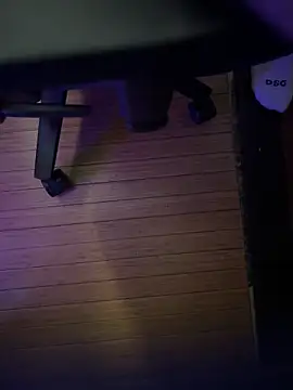 Snapshot of JohnnyBigShot chatting on November 6, 2025, 1:50 am JohnnyBigShot online show from November 6, 2025, 1:50 am