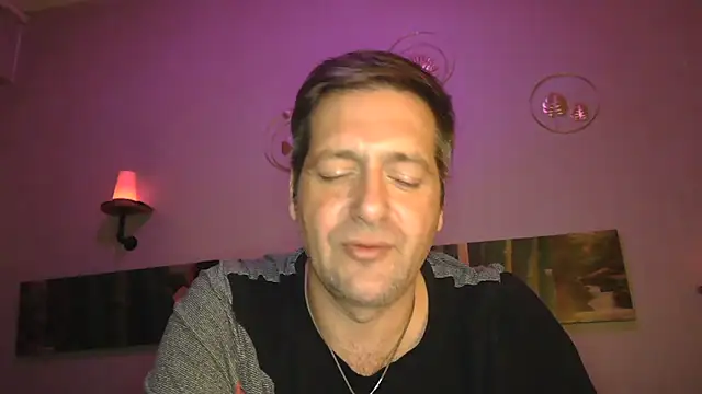 Snapshot of matrikes1 chatting on January 13, 2025, 9:52 pm matrikes1 online show from January 13, 2025, 9:52 pm